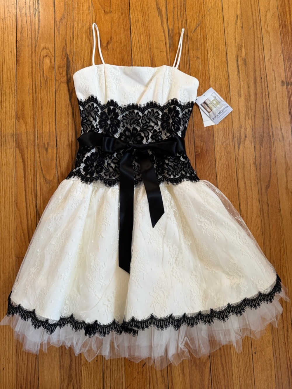 Jessica McClintock NWT White and Black Lace Spaghetti Strap Party Dress Size “8”